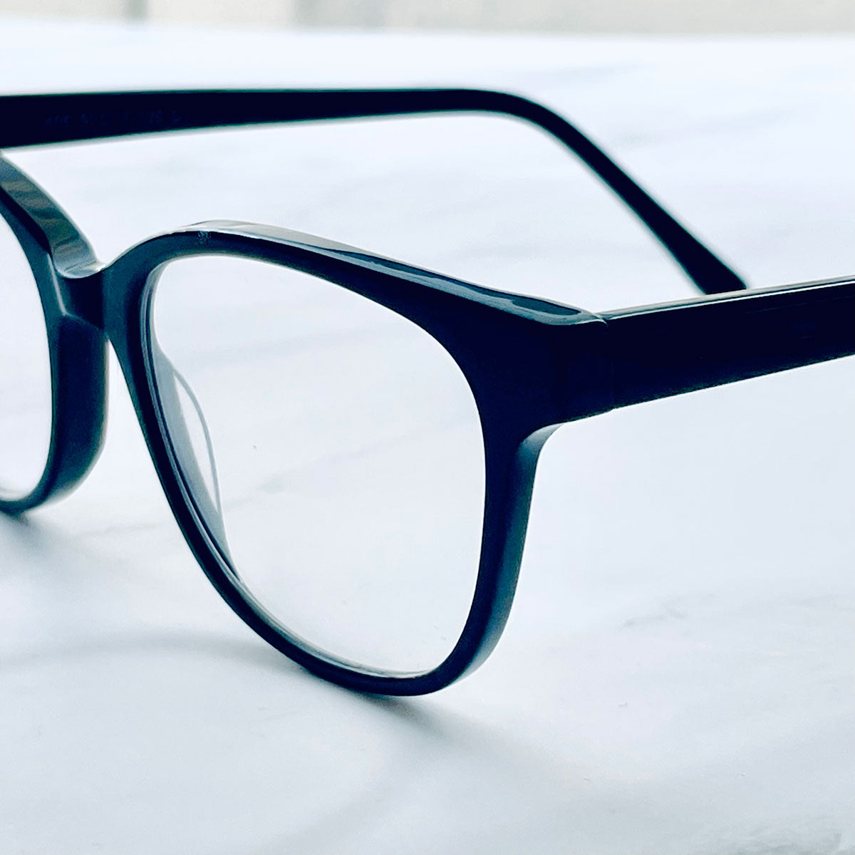 Fog-Free Round Readers