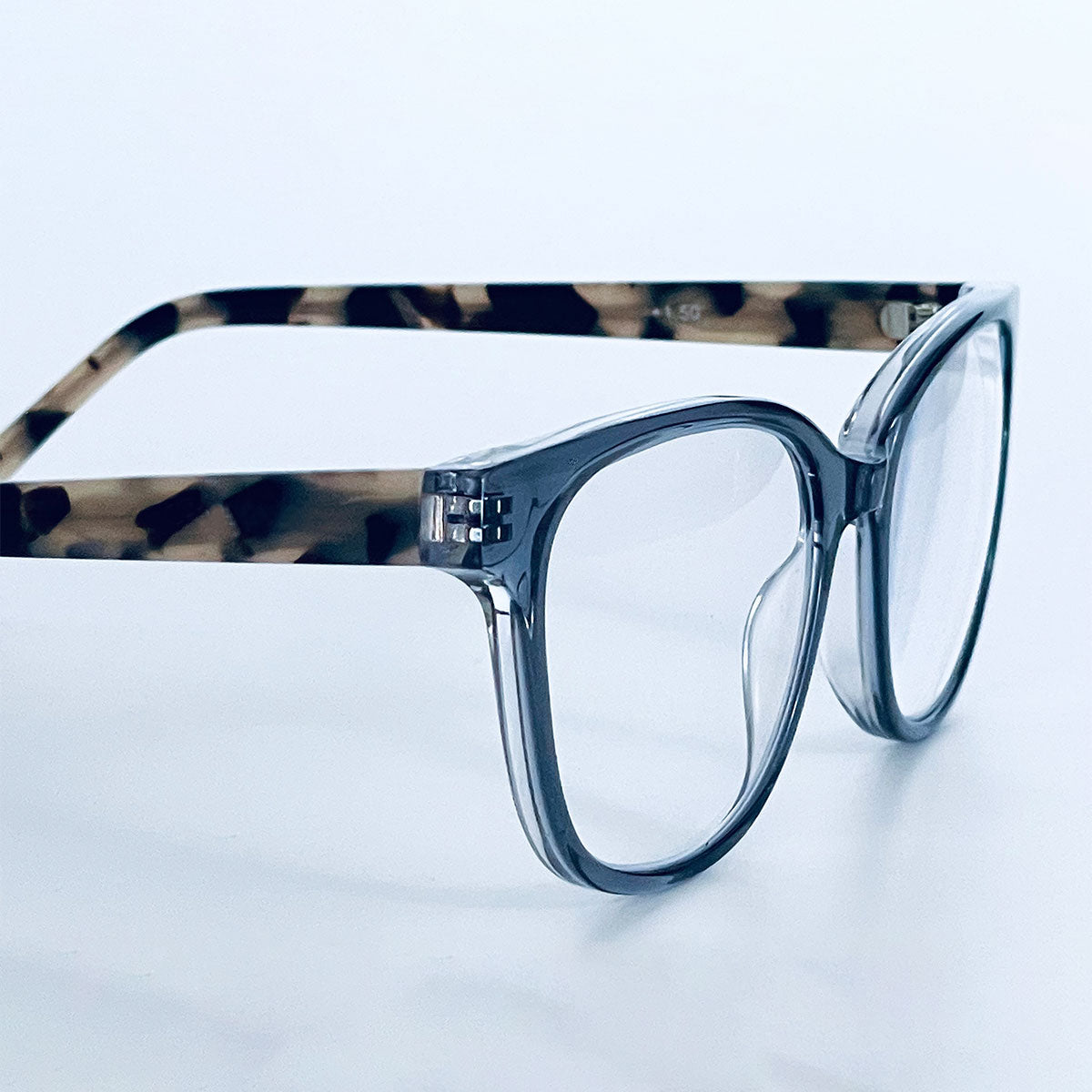 Fog-Free Cat-Eye Readers