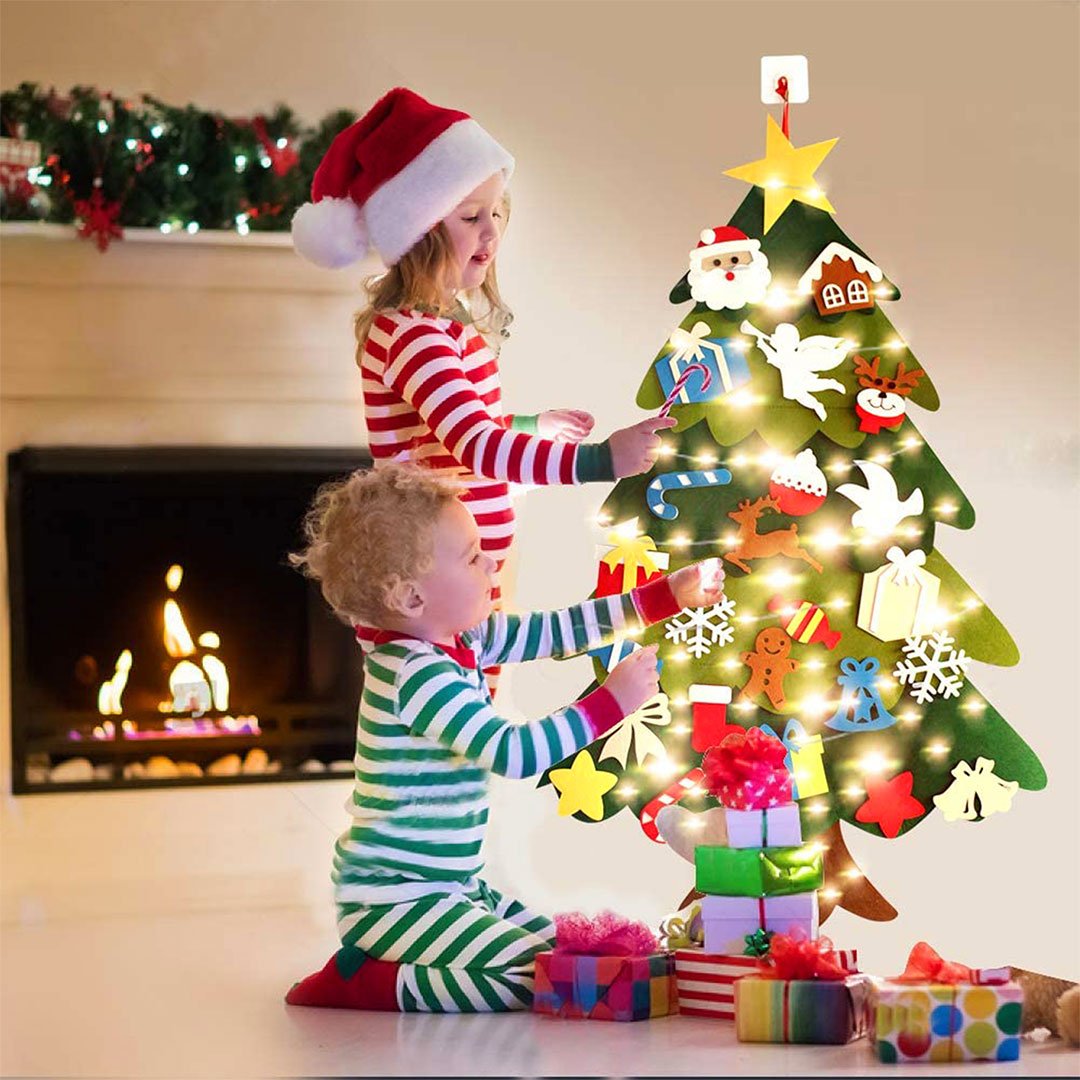 Árbol  de navidad para niños de fieltro con guirnalda de luces